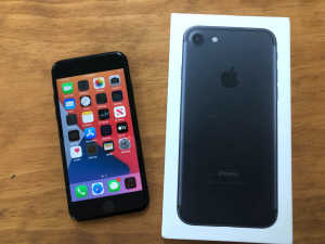 EXCELLENT IPHONE 7 32GB BLACK WITH SHOP WARRANTY
