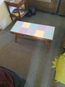 Little table good condition 30 dollars ******5447