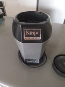 Ninja professional 900 watts 