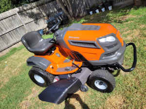 Only 29 hours Husqvarna TS246 ride on mower 