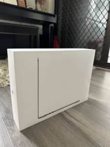 Macbook Air 15 inch M2 256gb BRAND NEW/SEALED BOX Invoice