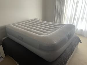 Inflatable queen size air bed mattress- built in pump.