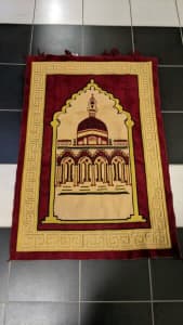 Area soft rug with Masjid motif for sale