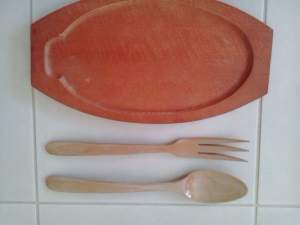 Platters (2) with for & spoon plus Fruit bowl Toast rack & cutlery hol