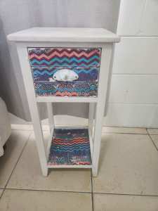 Side table/lamp table