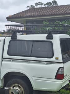 Holden rodeo canopy and roof rack