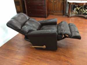 Leather La-Z-Boy rocker recliner arm chair in very good condition