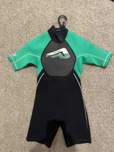 Peak boy’s spring wetsuit- Size 4
