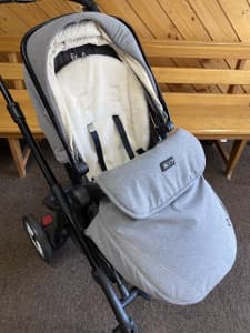 Silver Cross Special Edition Pram (barely used)
