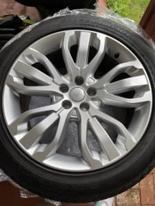 For sale is a set of 5 by 21 Inches Genuine Range Rover Wheels. 