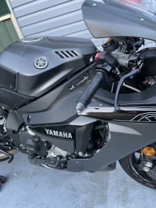 Yamaha r1 2016 model