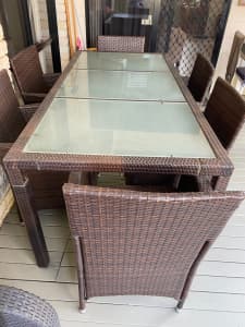 Wicker outdoor tablel and 6 chairs