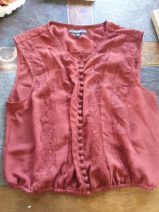 Guess Womens Top. Size M. Free bag.