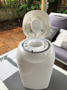 Tommee Tippee Sangenic Nappy Bin, twist and click