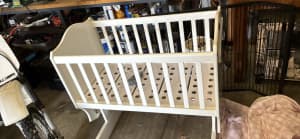 Boori Country Baby Cot