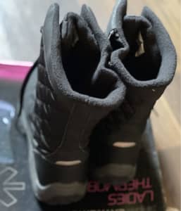Snow THERMOBOOTS Size 9 l have size 10 too in Black 