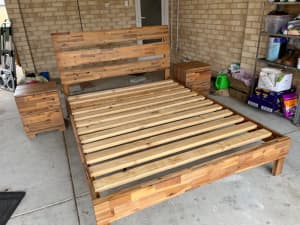 Queen Bed immaculate, Silverwood with bedside draws