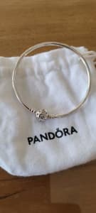 Pandora bracelet / bangle