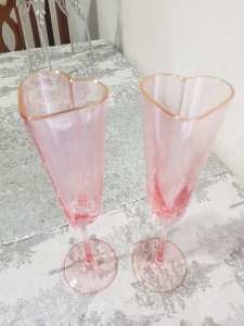 BNIB TEMPA AMOUR HEART SHAPED PINK CHAMPAGNE FLUTES