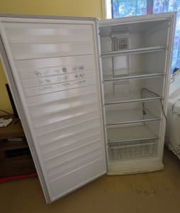 westinghouse 211 aurora upright freezer