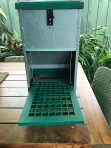 Poultry feeder, waterproof and mouse proof