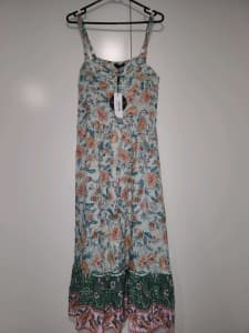BRAND NEW WITH TAGS SUMMER FLORAL DRESS 