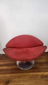 Swade Lip Chair on swivel pedestal base