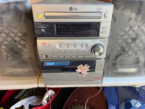 LGCd cassette radio player with speakers
