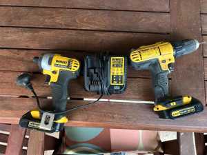 Bargain De Walt Drill and Driver Set With Charger 14.4V