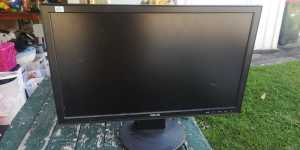 ASUS 22 inch LCD monitor with VGA port only good condition