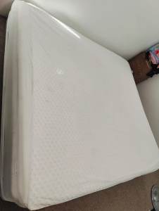 Bed mattress king size very good in condition