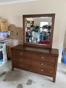 Dresser drawers with mirror