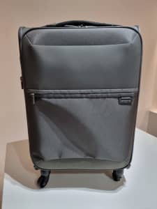 Samsonite Suitcase, 72H Spinner Carry-On. In Excellent Condition