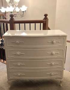 White French style chest of drawers