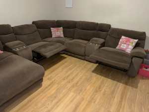 Large Modular sofa / lounge / couch 🛋️