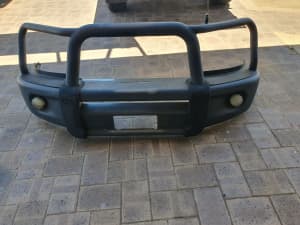 BULL BAR TOYOTA HILUX 2008 GENUINE WITH BRACKETS PRE- FACE LIFT