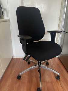 Gregorys deluxe office chair new $150
