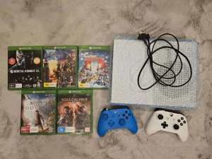 Xbox One S 500GB 2 Controllers 5 Games