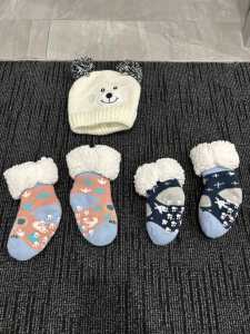 Baby socks x2 and White Baby Beanie