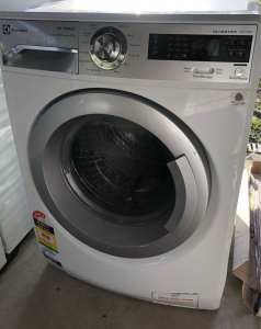 Large 8kg washing machine works perfectly can deliver