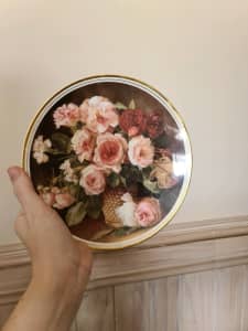 Vintage Antique Flowers Collectors Plate