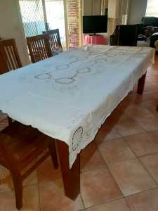 Large Vintage Embroidered Table Cloth. 12 Napkins. Tableware retro