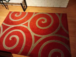 Red rug with pattern for sale