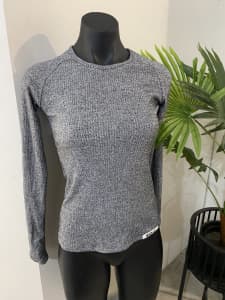 ECHT grey ribbed woman’s top size small