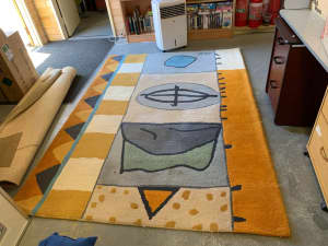 Unique Large funky rectangle rug with a geometric type design 