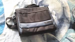 BELKIN Laptop Bag in very good condition
