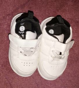 New Size 5 Dymples White Baby Boy Sneakers Shoes