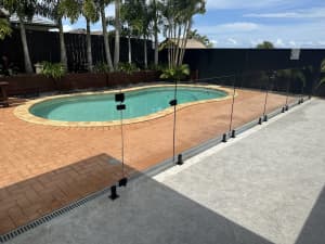 Frameless glass pool fencing 