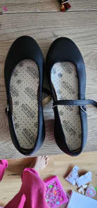 Brand new Tap shoes size 4 girls