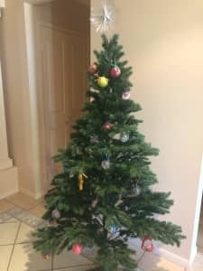 Christmas Tree - Colorado Spruce 6ft with star and decorations